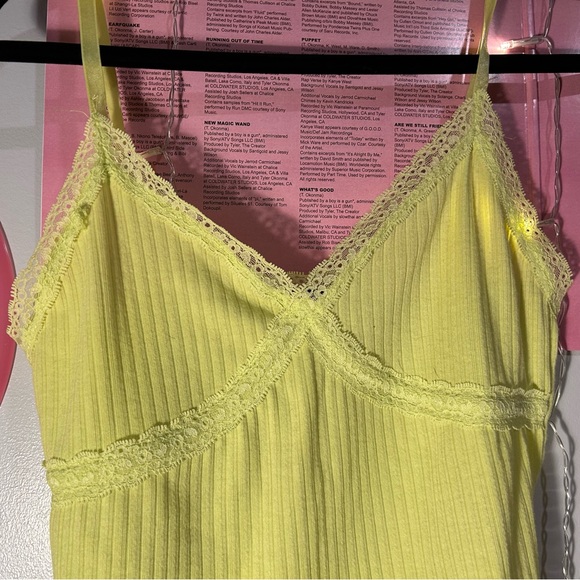 💗neon green crop tank top - Picture 2 of 4